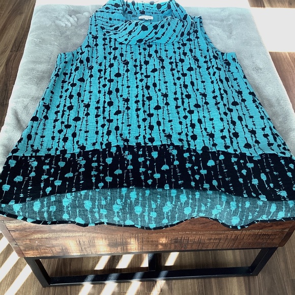 Habitat Tops - NWOT light blue with black pattern Habitat sleeveless tunic size L